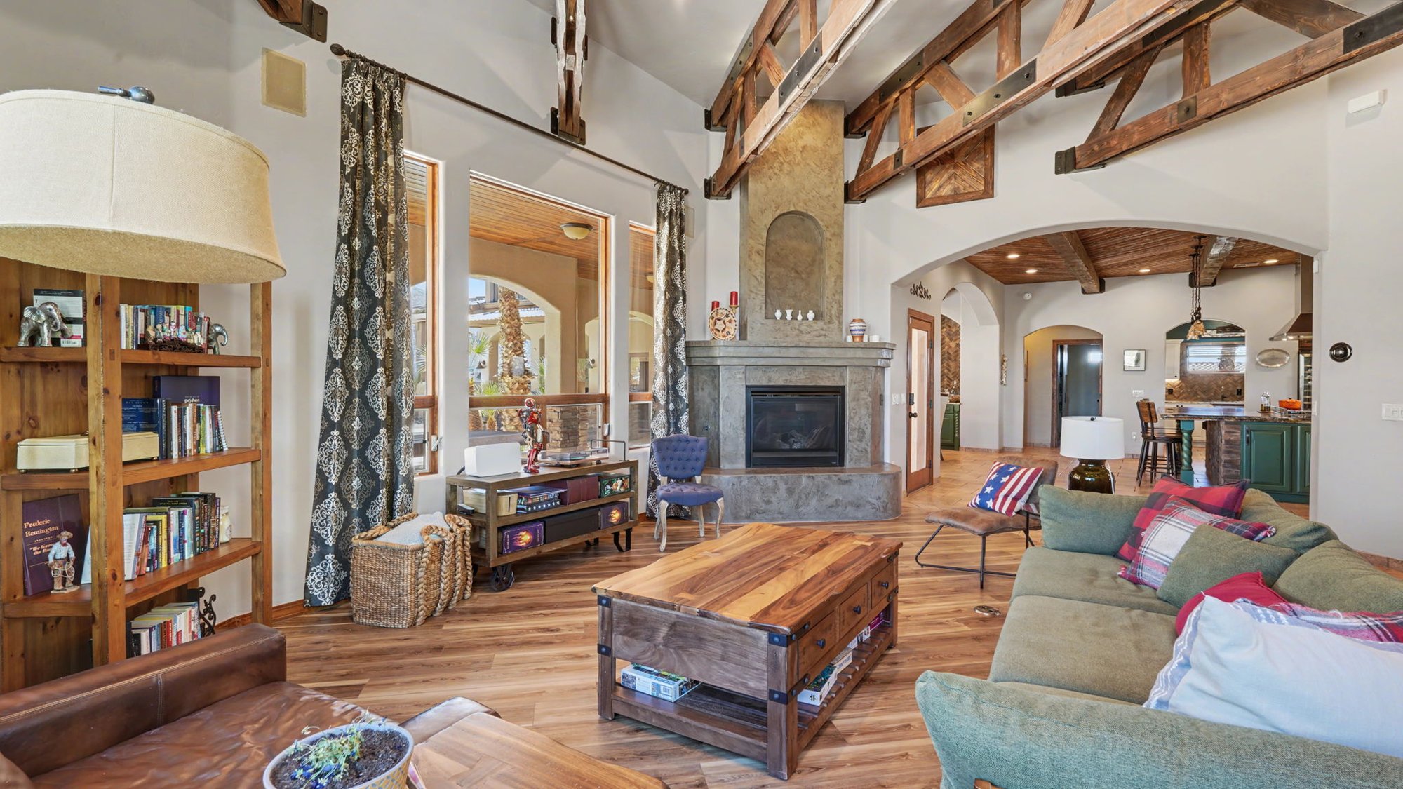 10-web-or-mls-Living Room 3